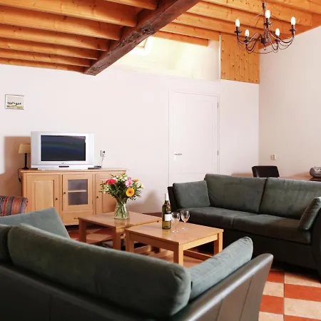 Cozy Child-friendly Farmhouse In * לוכם