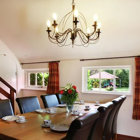 בית נופש Cozy Child-friendly Farmhouse In