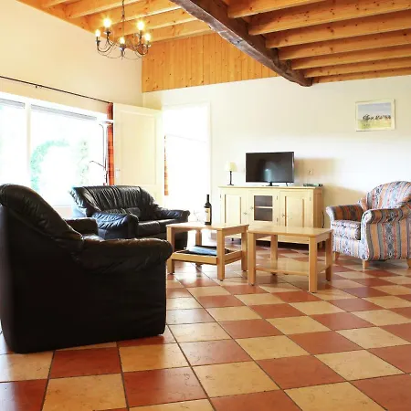 Cozy Child-friendly Farmhouse In בית נופש