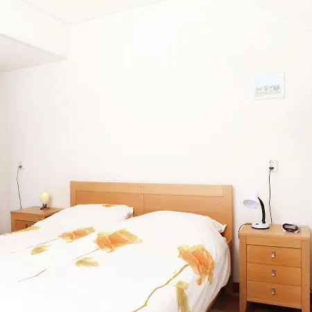 Cozy Child-friendly Farmhouse In בית נופש *