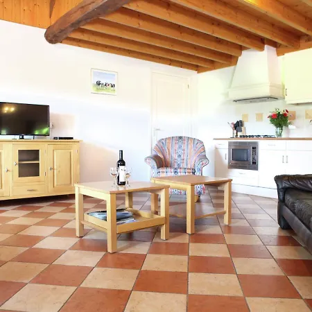 Cozy Child-friendly Farmhouse In לוכם