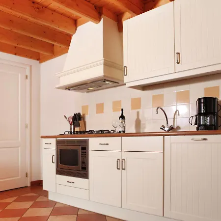בית נופש Cozy Child-friendly Farmhouse In *